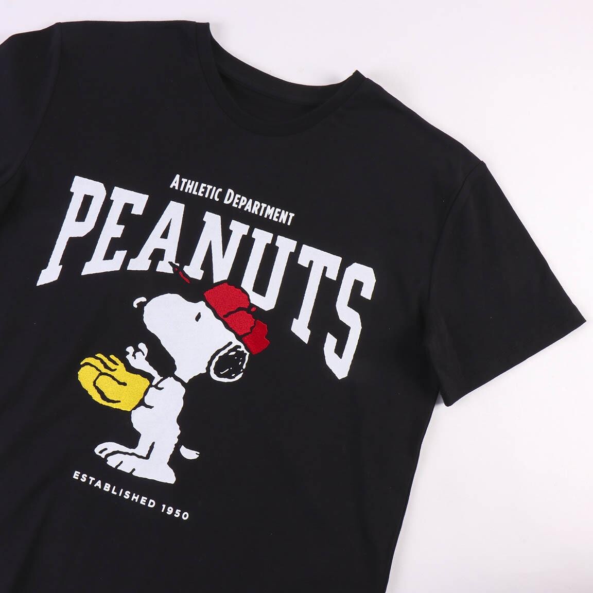 Snoopy Clothes and accessories for merchandise fans