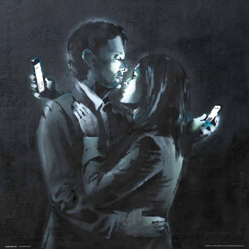 Banksy Mobile Phone Lovers Close Up Art Print Buy At Ukposters