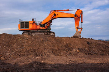 Μπλουζάκι Backhoe are working digging on the ground