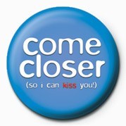 Badge COME CLOSER - KISS