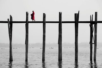 Γυάλινη τέχνη Buddhist Monk on the Jetty