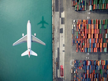 Canvas Print Airplane flying over container port