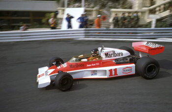 Canvas Print James Hunt in a McLaren