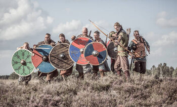 Canvas Print Weapon wielding viking warriors in formation