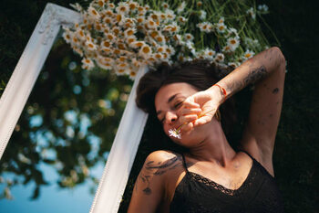 Canvas Print woman meditating in the nature