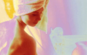 Canvas Print WOMAN WITH TOWEL ON HEAD