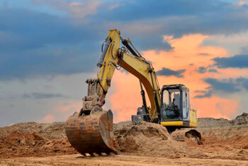 Μπλουζάκι Excavator working on earthmoving at open