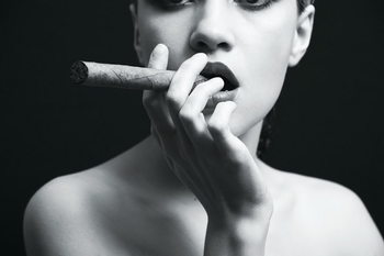 Glass Art Passionate Woman - Cigar b&w