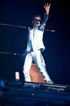 Sticker Justin Bieber performing at the NIA