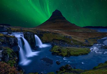 Kirkjufell, Under A Boreal Green Sky Valokuvatapetti