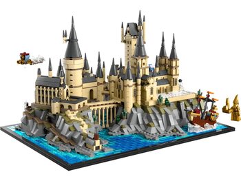 Building Set Lego - Harry Potter - Hogwarts Castle and Neighborhood