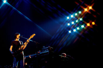 Canvas Print February 1977: concert of rock band Pink Floyd at the Paris Pavilion: bassist Roger Waters and drummer Nick Mason.