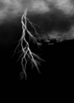Плакат Lightning streaks on gloomy cloudy darkness