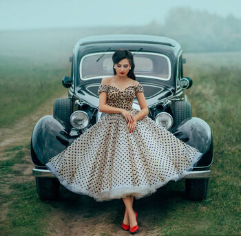 Poster Young beautiful sexy woman in pin-up