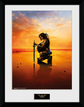 Wonder Woman - Kneel Poster Emoldurado