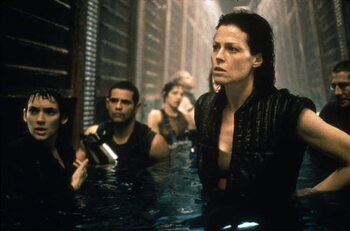 Картината върху платно Winona Ryder and Sigourney Weaver - Alien Resurrection
