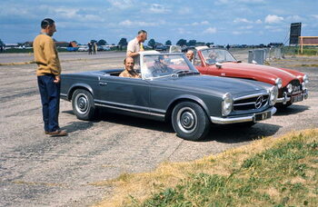 Εκτύπωση καμβά Stirling Moss and Rob Walker 230sl at Silverstone, 1960