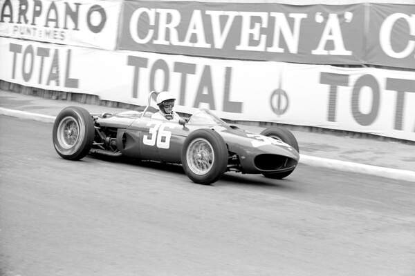 Плакат Phil Hill driving the sharknose ferrari, 1962