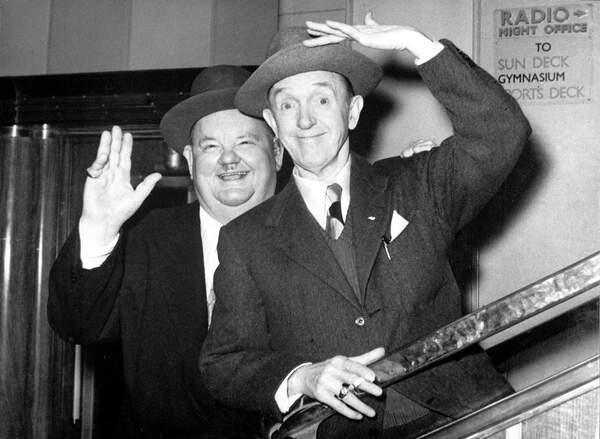 Принти на полотні Laurel and Hardy Arriving in Southampton Aboard Queen Mary January 29, 1952