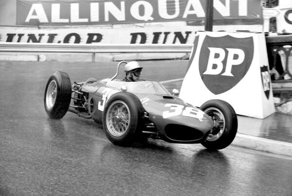 Принти на полотні Lorenzo Bandini in a sharknose ferrari station, 1962