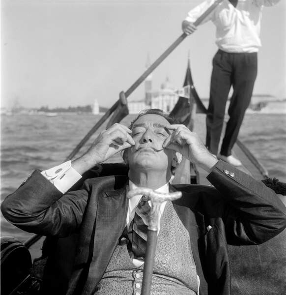 Принти на полотні THE ARTIST PAINTER SALVADOR DALI IN GONDOLA - VENICE - 1961