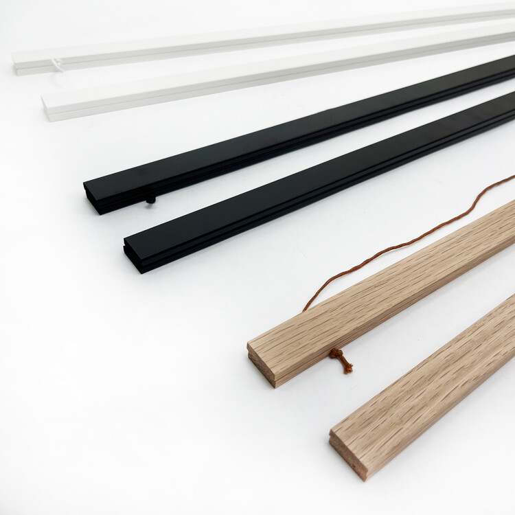 Magnetic poster hanger