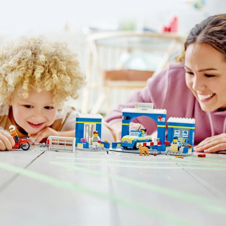 LEGO City Police Station Chase 60370 Tips for original gifts