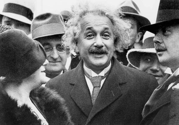 Наклейка Albert Einstein and his wife Elsa Lowenthal