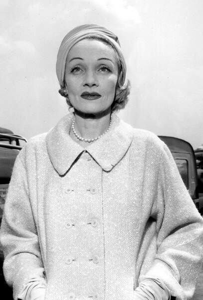 Наклейка Marlene Dietrich at Paris Airport Before Going To Montecarlo For Film The Monte Carlo Story 1956
