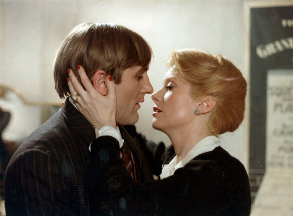 Poster Le Dernier Metro directed by Francois Truffaut 1980