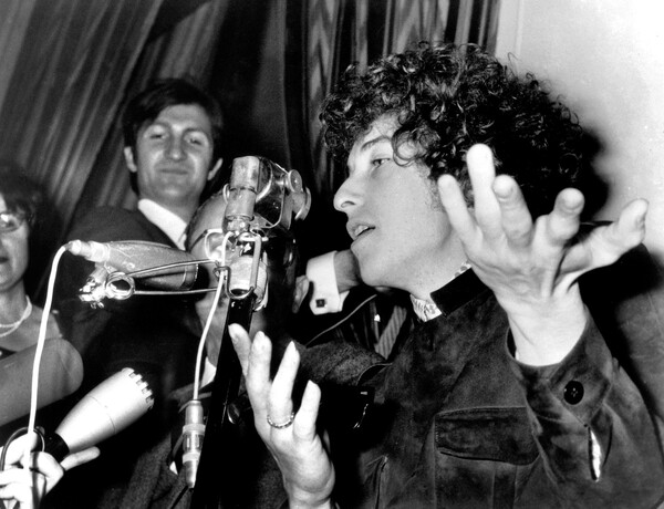 Плакат Bob Dylan during a Press Conference, Paris, 23 May 1966.