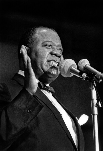 Плакат American Trumpet Player and Singer Louis Armstrong on Stage in Paris June 5, 1965
