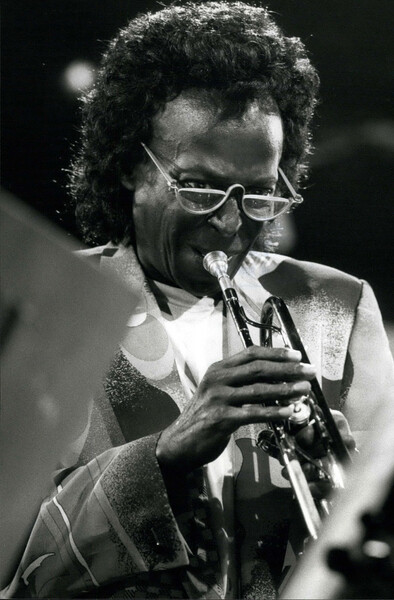 Наклейка Miles Davis performing at the Montreux Jazz Festival, 1991