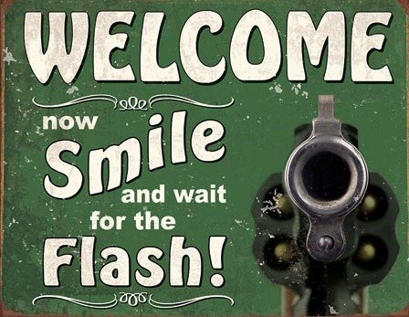 Metallikyltti Smile for the Flash