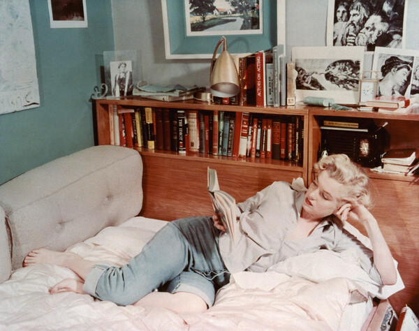 Плакат Marilyn Monroe at home, 1951