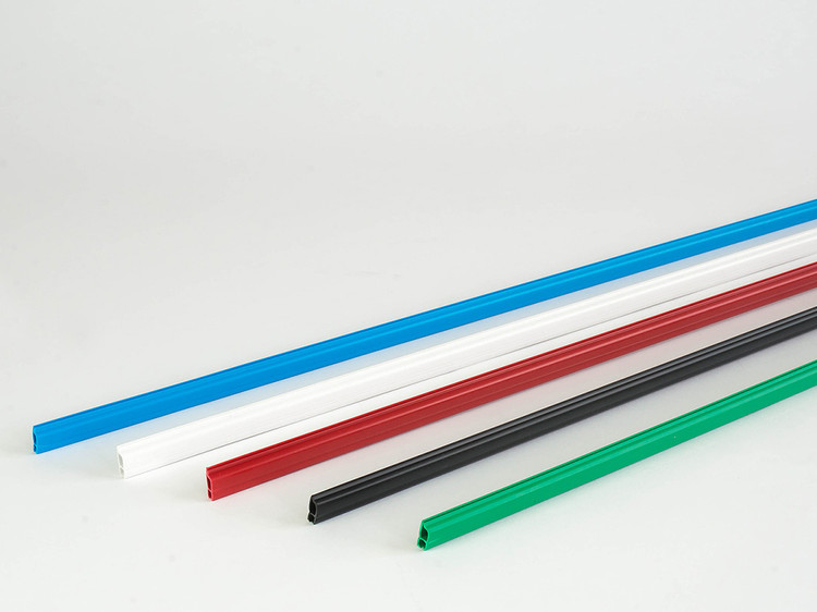 Plastic poster hanger