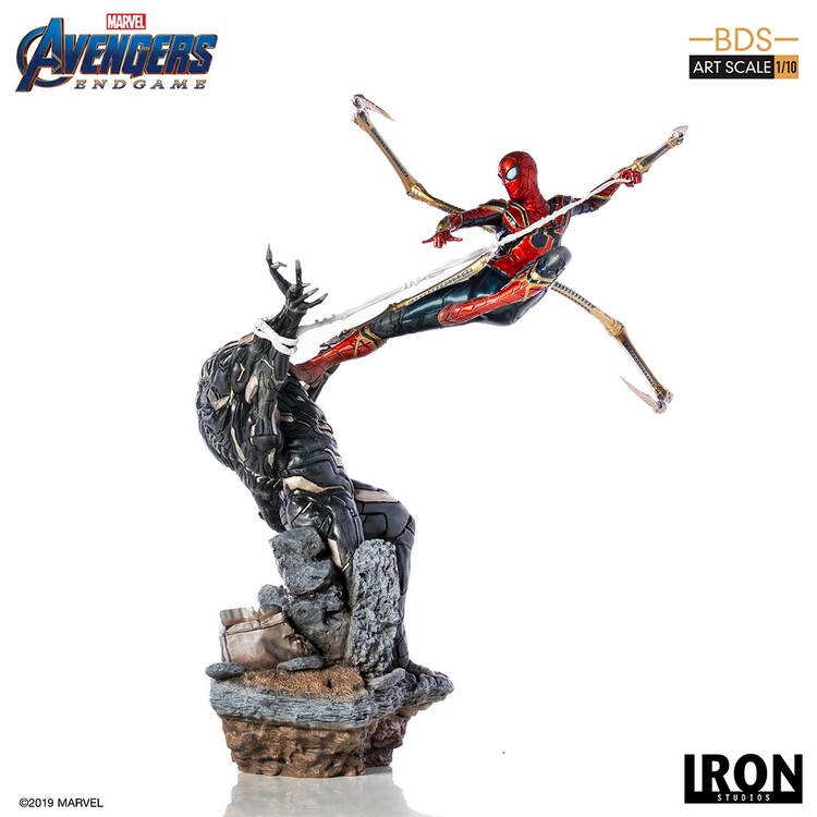 Φιγούρα Avengers: Endgame - Iron Spider Vs Outrider
