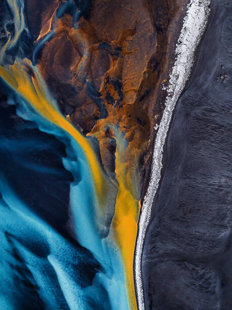 Μπλουζάκι Aerial shot looking down on a