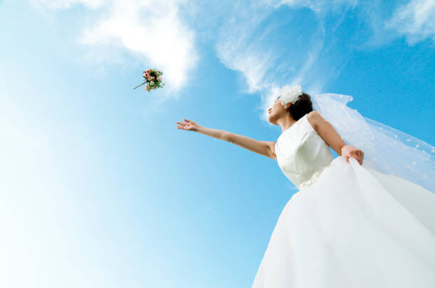Art Photography Bride Throwing Bouquet