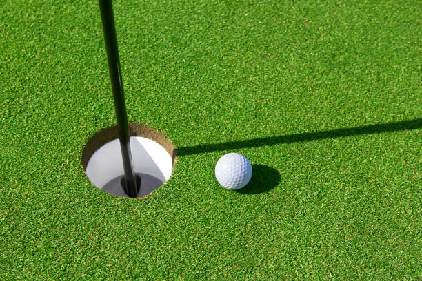 Arte Fotográfica Golf ball on green