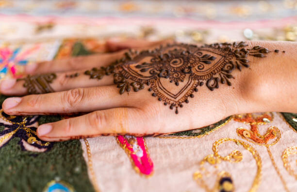 Valokuvataide Henna mehndi pattern in the hand of a woman
