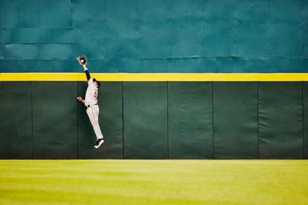 Arte Fotográfica Wide shot baseball player jumping for