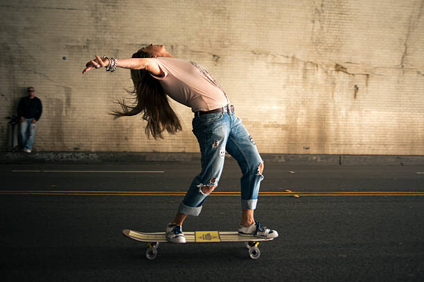 Valokuvataide Woman skateboarding in tunnel