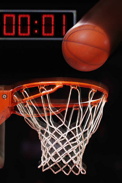 Camisola Basketball falling into basket (blurred motion)