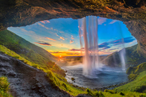 Seinätarra Behind the waterfall - Seljalandsfoss Waterfall