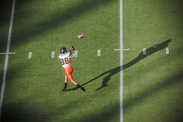 Canvas Print American football player catching a pass.