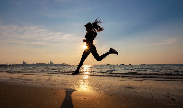 Canvas Print Asian female running on the beach