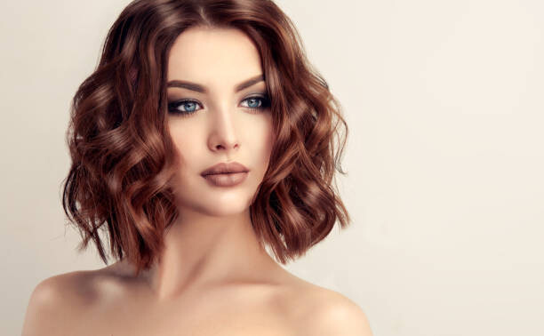 Canvas Print Attractive brunette woman with modern, trendy