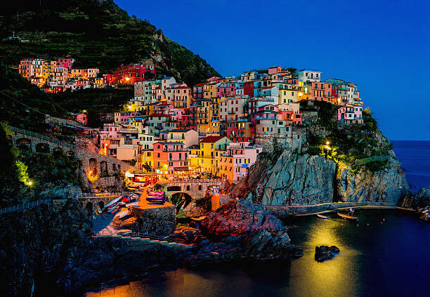Canvas Print Beautiful view of Manarola at night