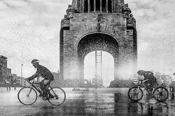 Canvas Print Bicycle at Monumento de la revolucion